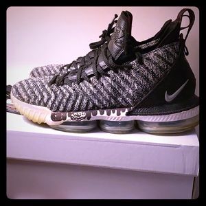 Lebron 16 Oreo colorway